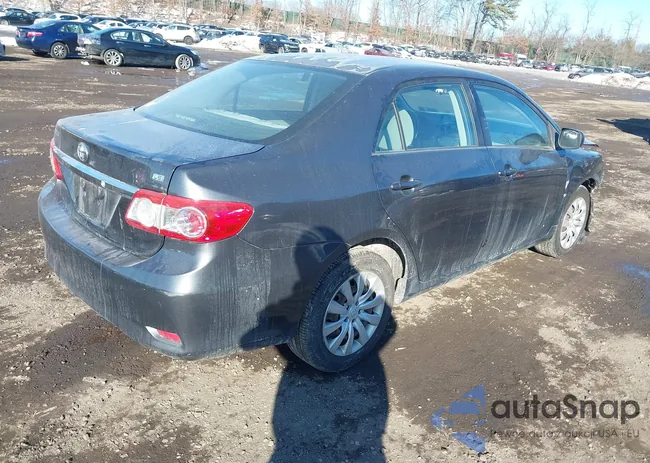 2T1BU4EE9DC945968: 44303332