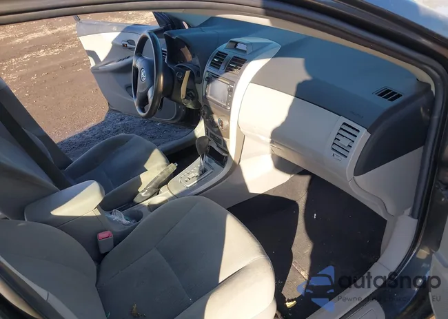 2T1BU4EE9DC945968: 44303332