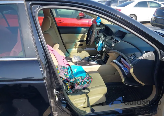 1HGCP2F37CA116625: 44303422