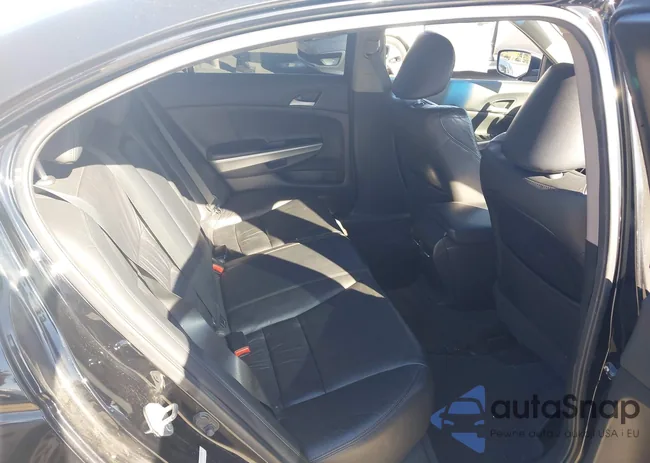 1HGCP3F87AA025482: 44303429