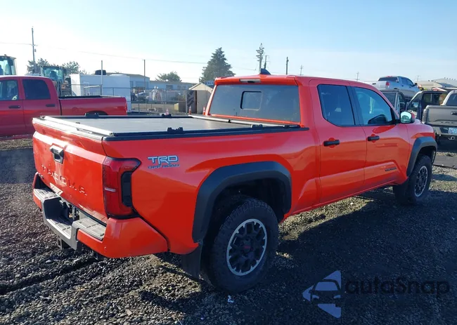 3TYLB5JN7RT015205: 44303433