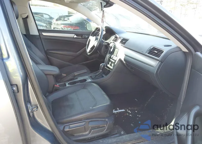 1VWBV7A30FC011497: 44302649