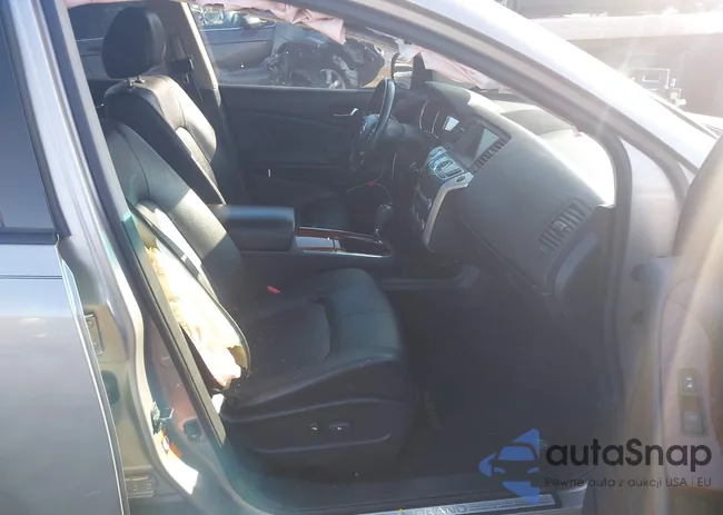 JN8AZ18W69W114060: 44302730