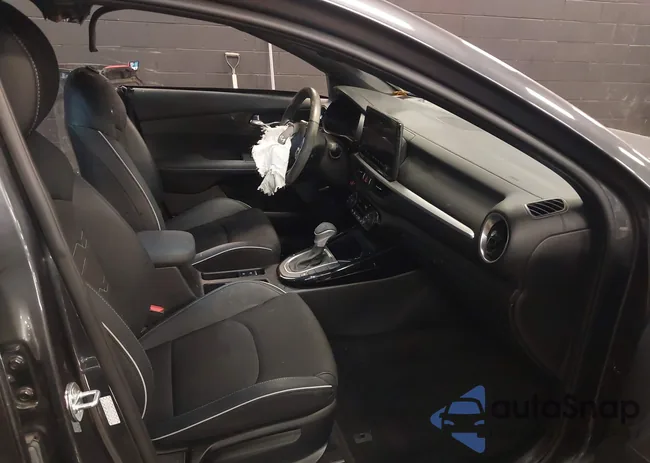 3KPF54AD2PE529343: 44302764