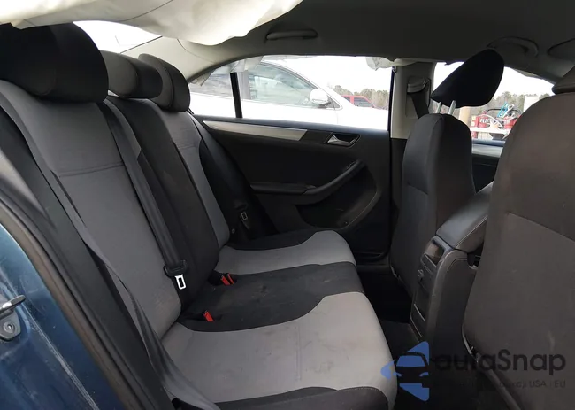 3VW167AJ4HM227586: 44302837