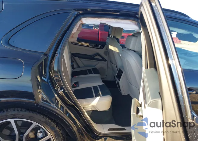 WP1AG2AY5MDA33945: 44304042