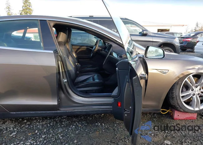 5YJSA1E25FF101793: 44304509