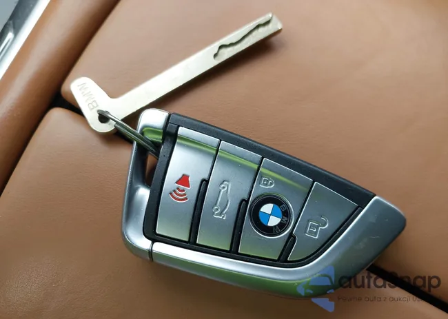 WBA7U2C08MCF73551: 44304575