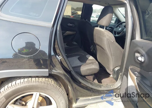 1C4PJLAB0HW661596: 44303701