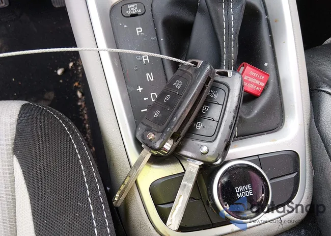 KMHRC8A34LU024509: 44303752