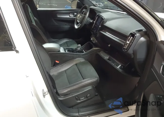 YV4ED3UR0M2553467: 44304000