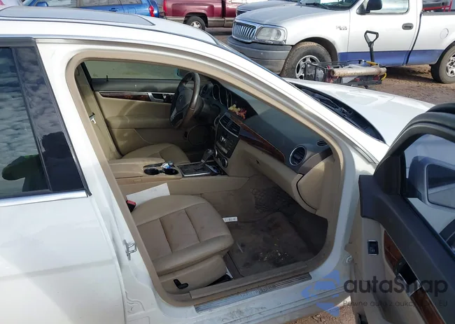 WDDGF4HB9DA773081: 44304648