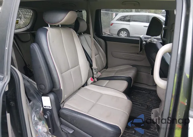 KNDMB5C13K6512204: 44304808