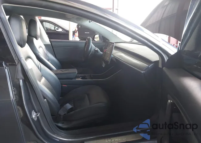 5YJ3E1EB0KF389225: 44304961