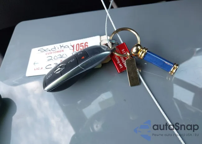 W1KWF8DB7LR570165: 44306326