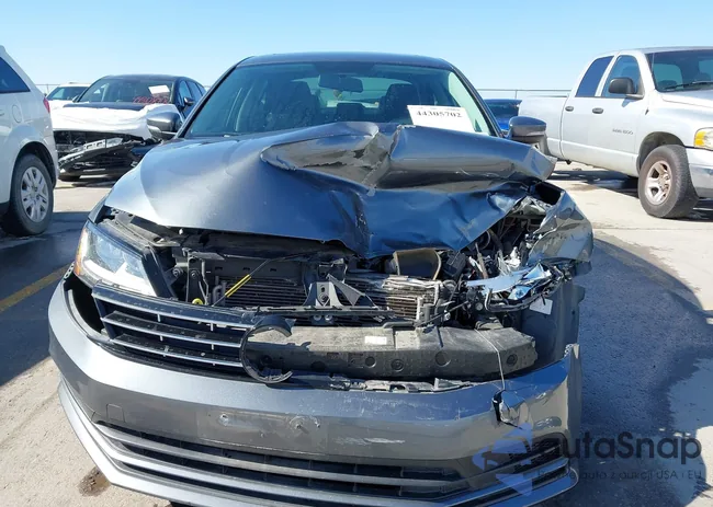 3VWDB7AJ8JM219831: 44305702