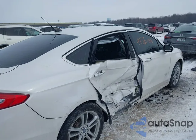 3FA6P0SU8GR340261: 44305785