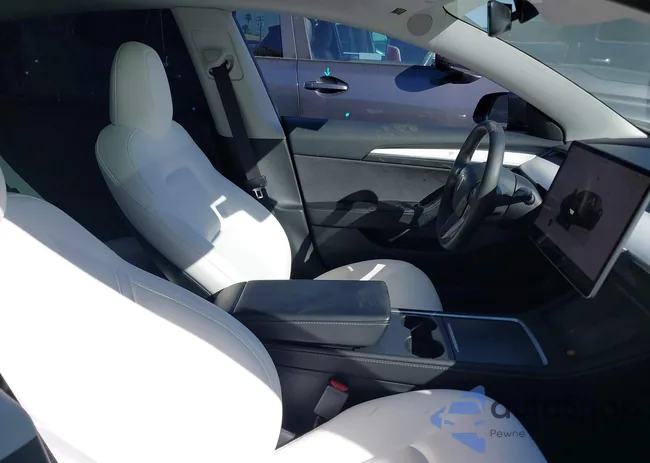 5YJ3E1EB8PF695273: 44305870