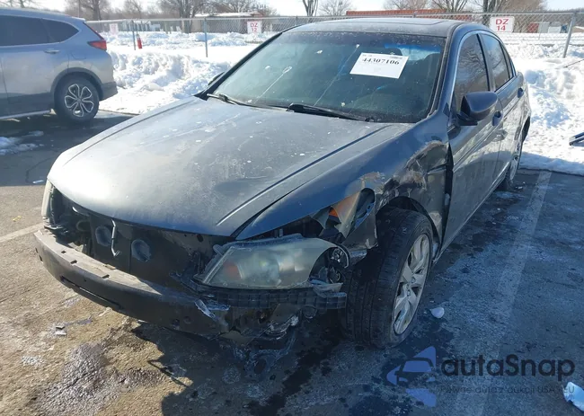 1HGCP2F86AA182835: 44307106