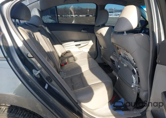 1HGCP2F86AA182835: 44307106