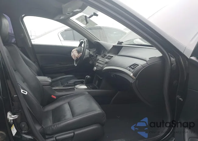 1HGCP2F63CA045174: 44307262