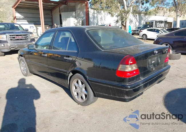 WDBHA24G0XA773105: 44307269