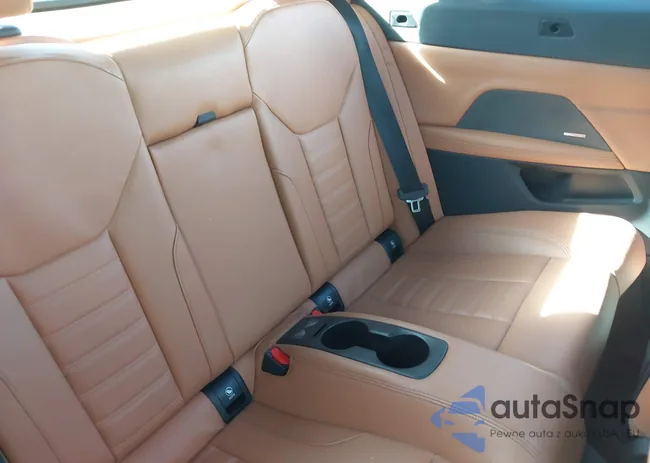 WBA53AT08MCH04787: 44307318