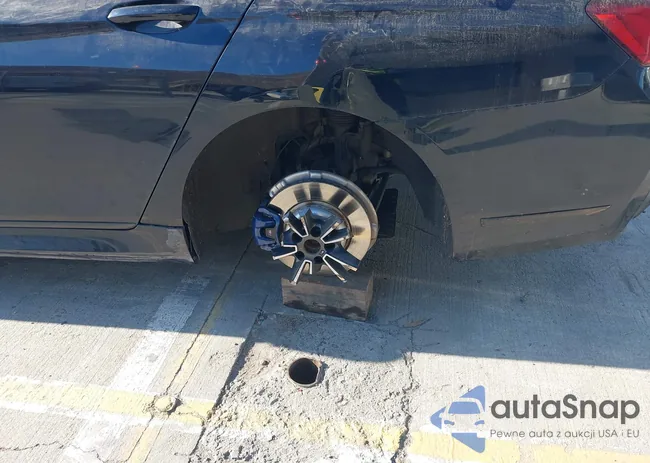 WBA7W4C08LBM70704: 44307322