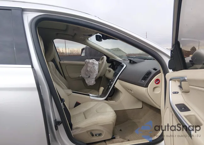 YV4992DZXA2083831: 44307354