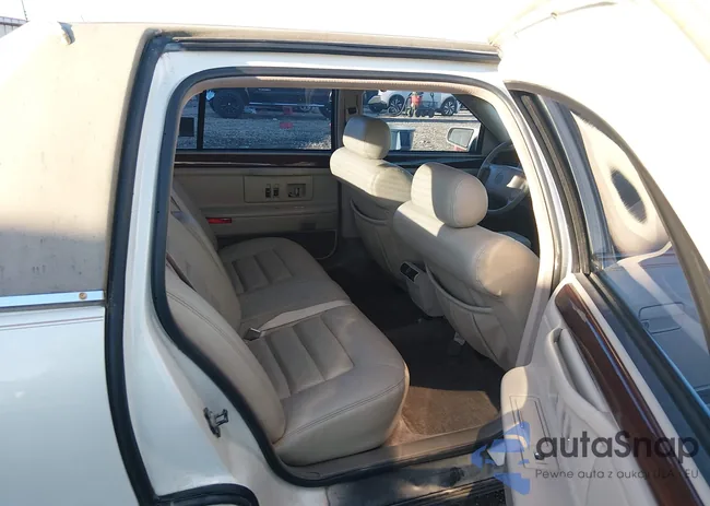 1G6KF52Y8RU228425: 44308181