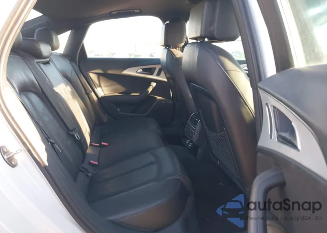 WAUGGAFCXDN157025: 44308378