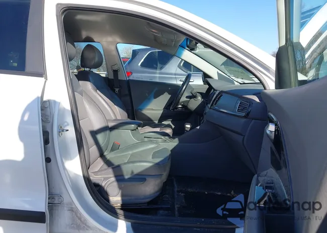 KNDCC3LC1J5127582: 44308444