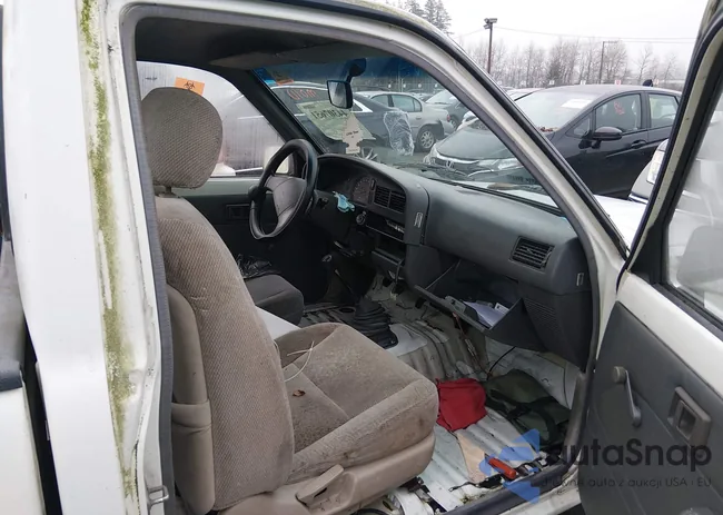 JT4RN81AXM0069959: 44307651