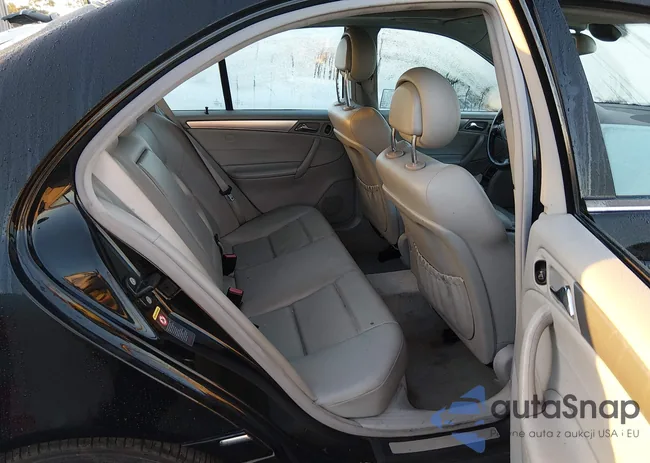 WDBRF40J15A780564: 44309153