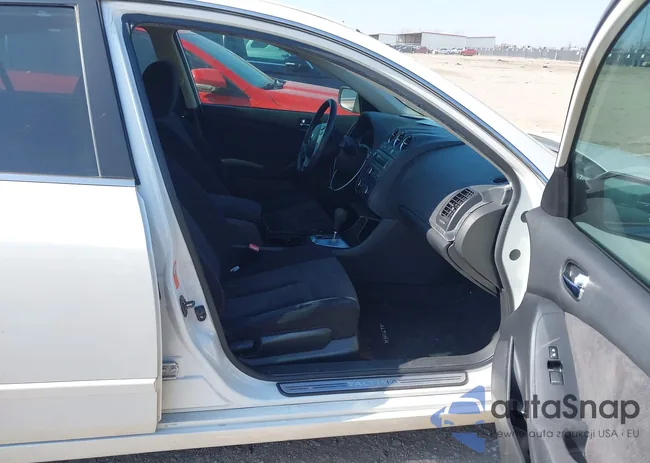 1N4AL21E79N549010: 44309335