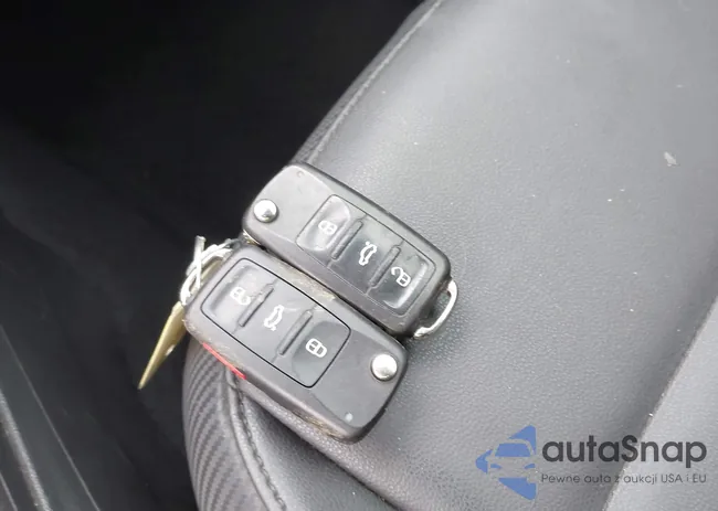 3VW5L7AT0EM818778: 44309537