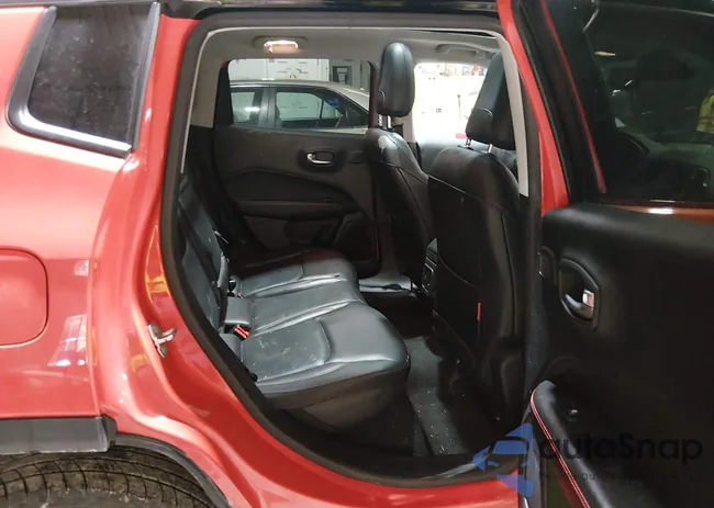 3C4NJDDB6JT270182: 44308843