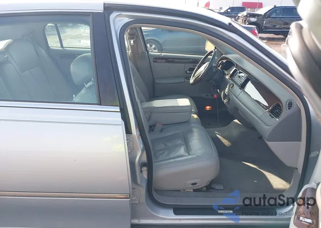 1LNHM83W02Y647116: 44309004