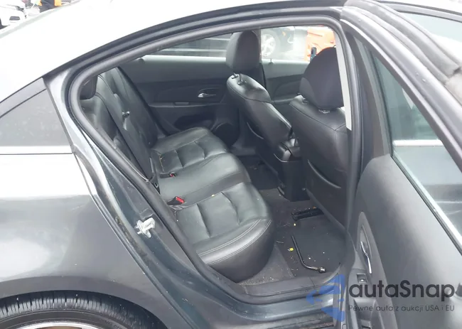 1G1PE5SB3D7140156: 44310552