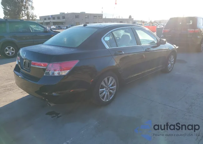 1HGCP2F87CA169367: 44309826