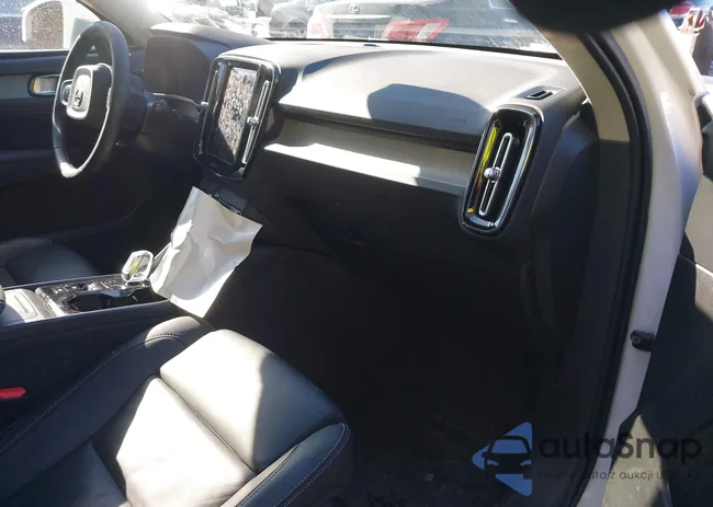 YV4L12UE9S2516390: 44311044