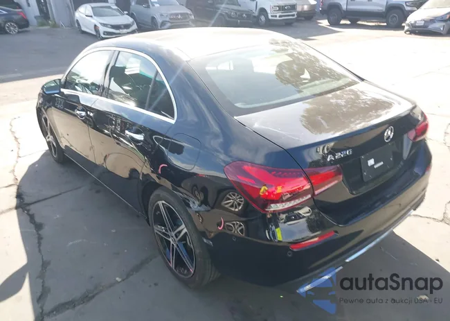 W1K3G4EB2NJ377771: 44311087