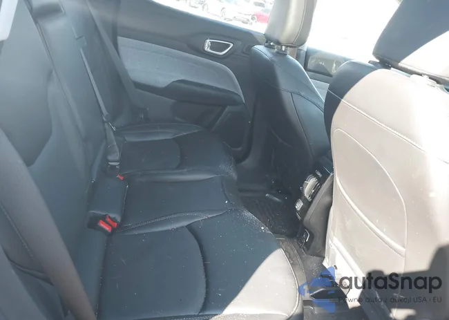 3C4NJDFB2NT128270: 44311135