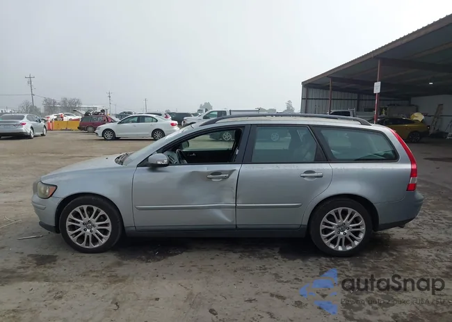 YV1MW682772293221: 44311279