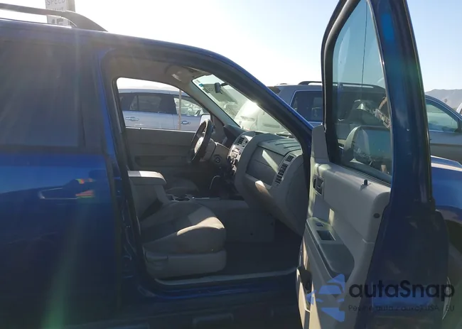 1FMCU49H38KC98900: 44311324