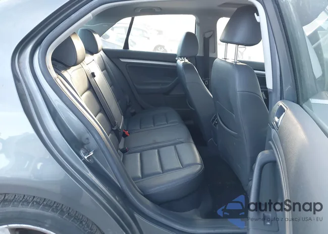 3VWRZ71K98M033395: 44310650