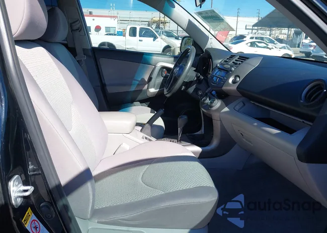 JTMBD33V486066131: 44310659