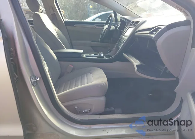 3FA6P0LU1KR119947: 44310733