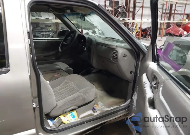 1GNDT13W82K101221: 44312561