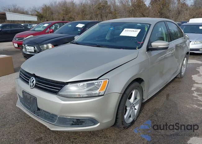 3VWLL7AJ1DM244681: 44311845